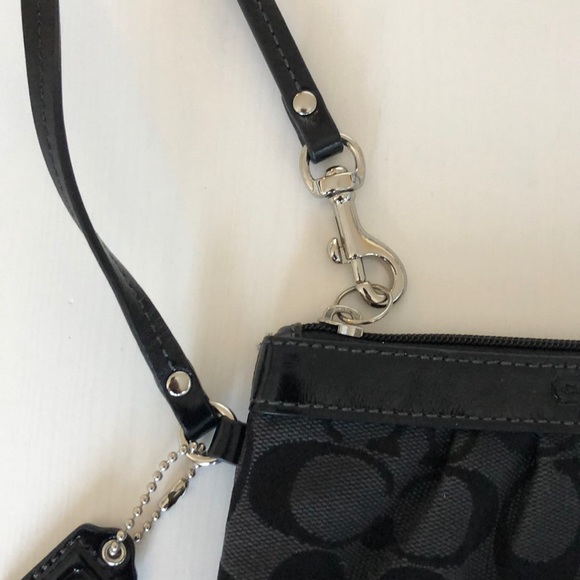 Coach patent leather and canvass logo wristlet - Picture 4 of 4